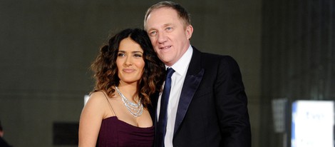 Salma Hayek y François-Henri Pinault en la alfombra roja de los Goya 2012