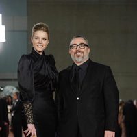 Álex de la Iglesia y Carolina Bang en la alfombra roja de los Goya 2012