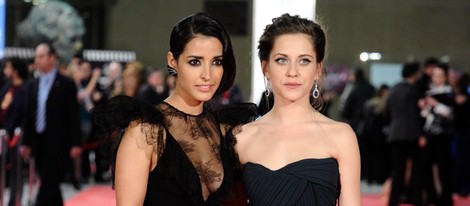 Inma Cuesta y María León en la alfombra roja de los Goya 2012