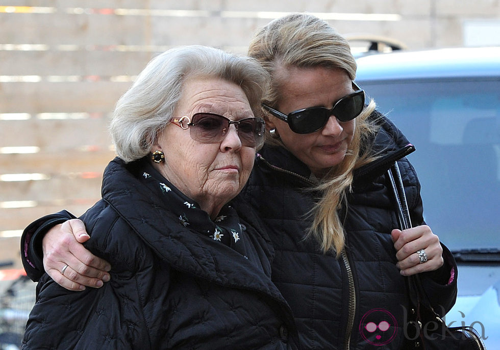 La Reina Beatriz de Holanda con su nuera Mabel