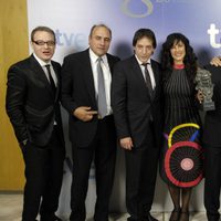 El equipo de 'Un cuento chino' posa con su Goya 2012