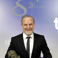 Lluís Homar posa con su Goya 2012