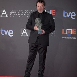 Enrique Urbizu posa con su Premio Goya 2012