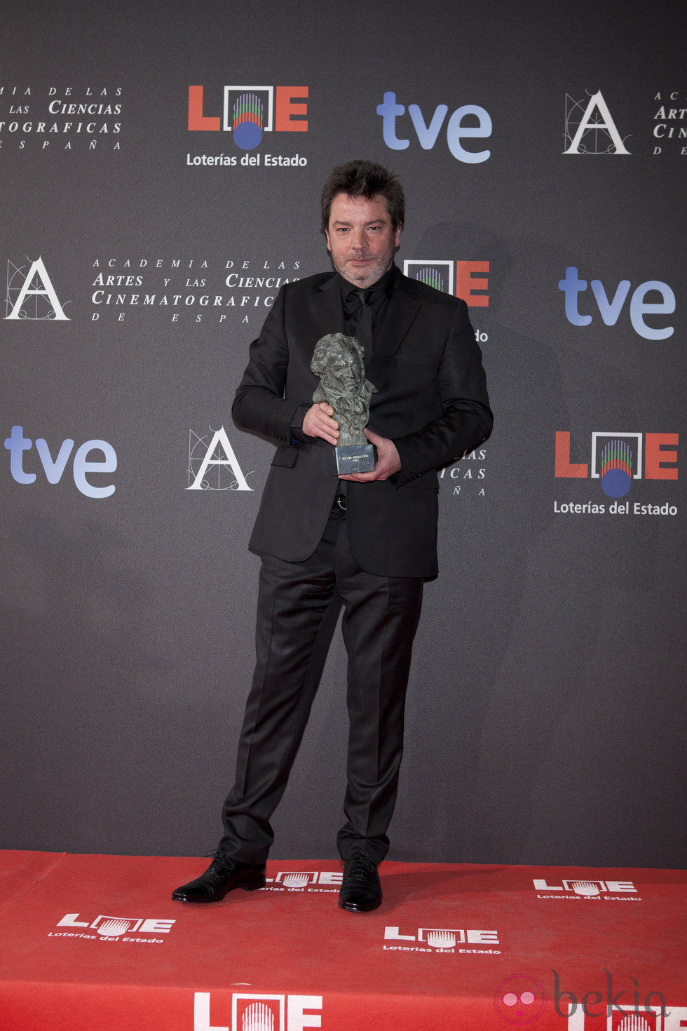 Enrique Urbizu posa con su Premio Goya 2012