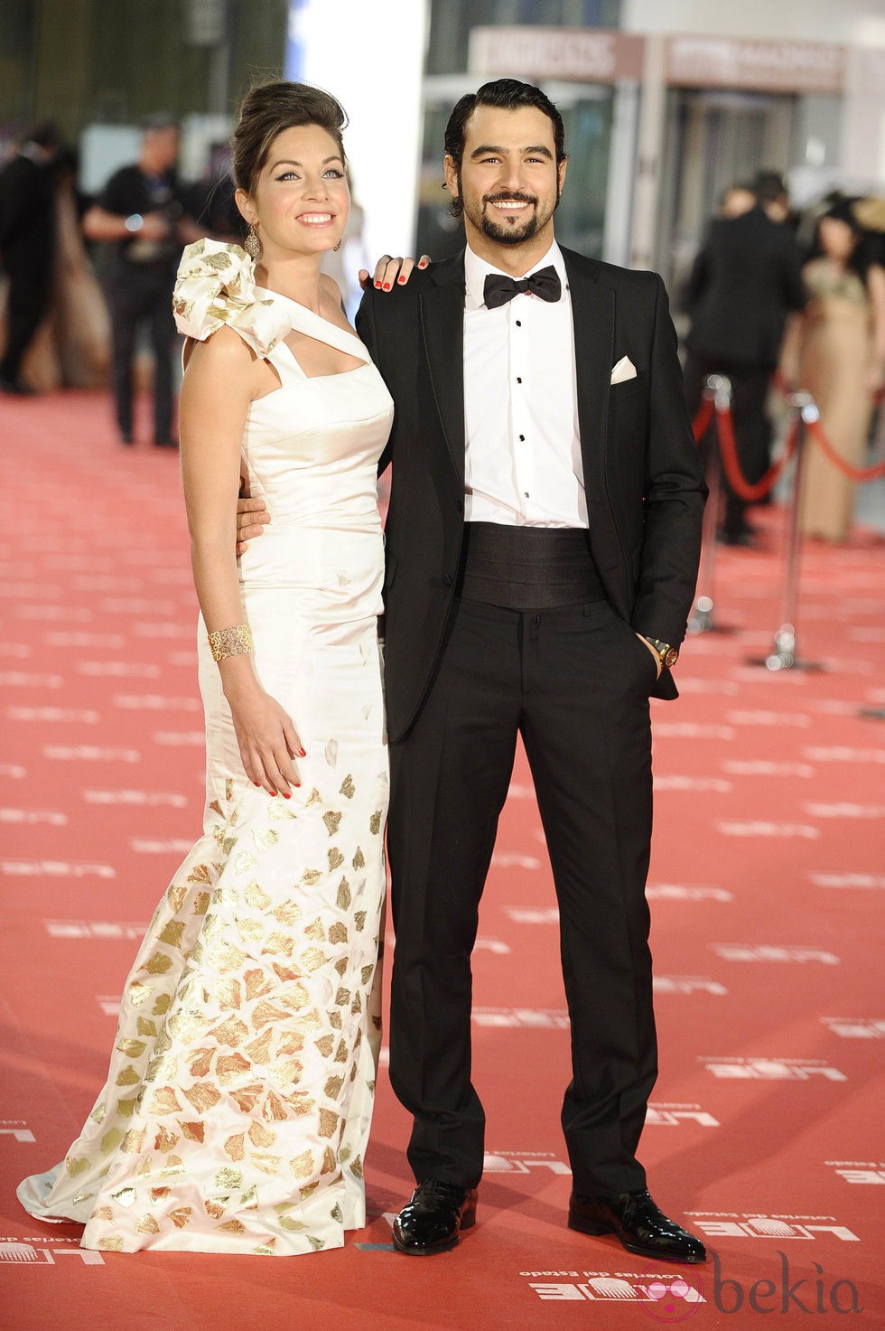 Leire Martínez y Antonio Velázquez en la alfombra roja de los Goya 2012