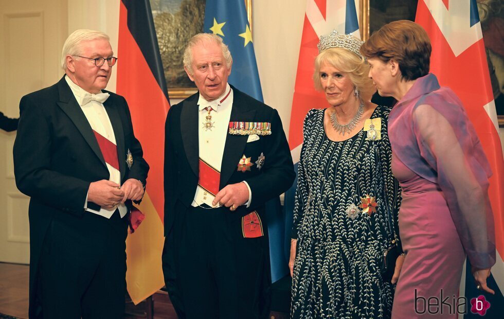 Los Reyes Carlos y Camilla con el Presidente de Alemania y su esposa en una cena de gala en Berlín