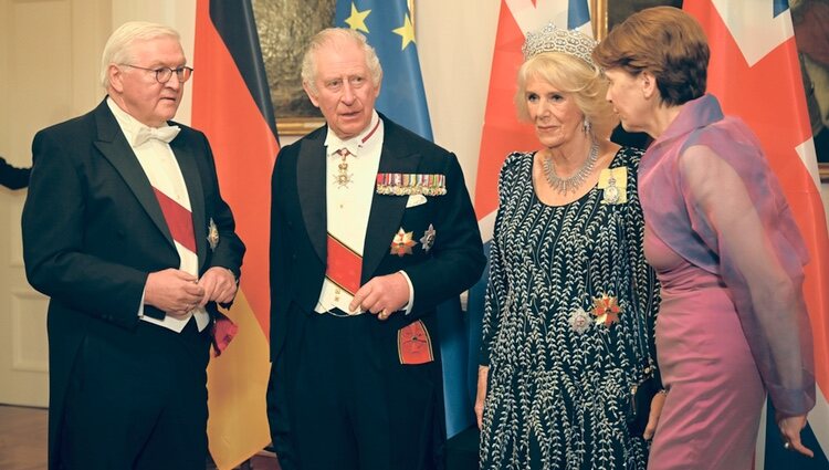 Los Reyes Carlos y Camilla con el Presidente de Alemania y su esposa en una cena de gala en Berlín