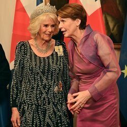 La Reina Camilla con la tiara Greville y la tiara City of London como collar en una cena de gala en Berlín