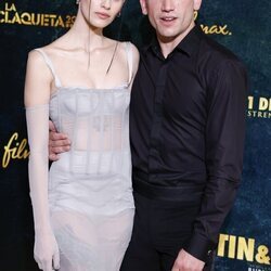 Milena Smit y Jaime Lorente en la premiere de 'Tin&Tina'