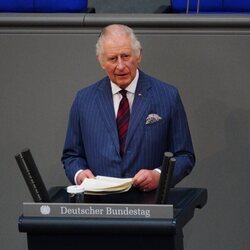 El Rey Carlos III dirigiéndose al Bundestag en su Visita de Estado a Alemania