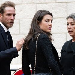 Carolina de Mónaco con sus hijos Carlota y Andrea Casiraghi en la misa en memoria de Rainiero de Mónaco