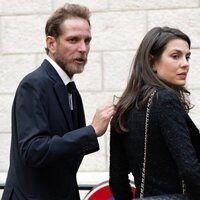 Carolina de Mónaco con sus hijos Carlota y Andrea Casiraghi en la misa en memoria de Rainiero de Mónaco