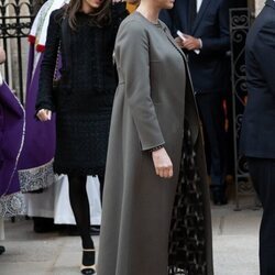 Charlene de Mónaco y Carlota Casiraghi en la misa en memoria de Rainiero de Mónaco