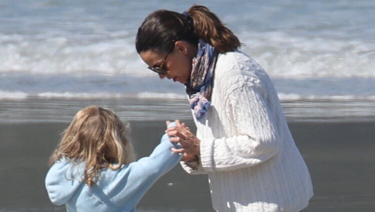 María Palacios con su hija Ginevra Ena en Galicia