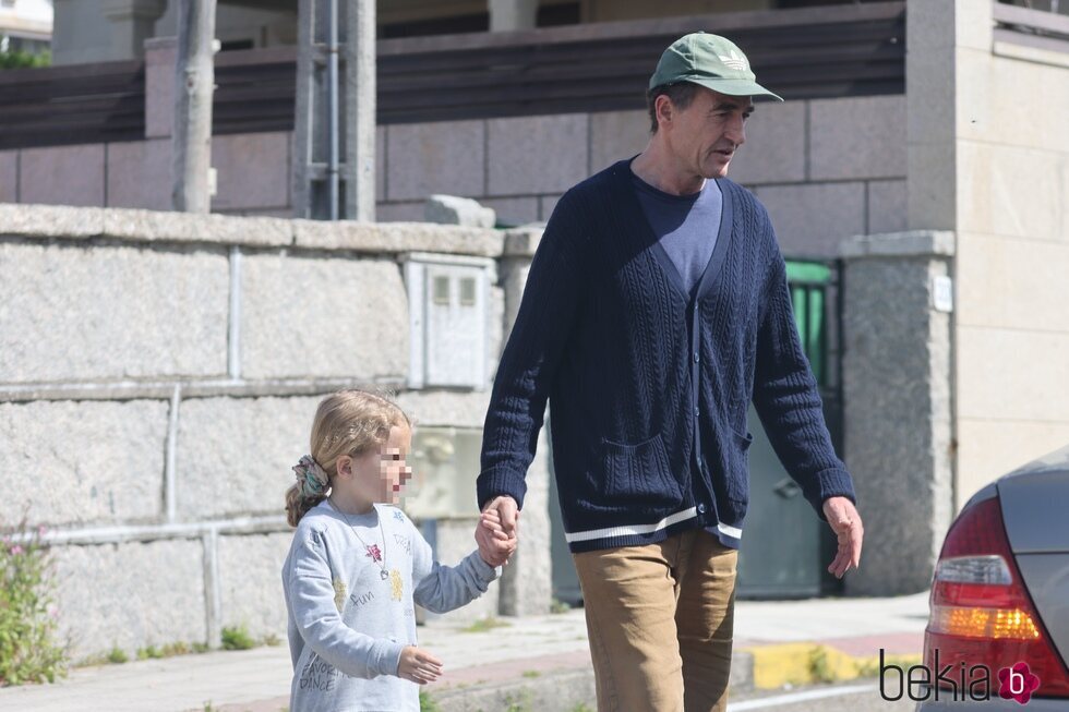 Alessandro Lequio con su hija Ginevra Ena en Pontevedra