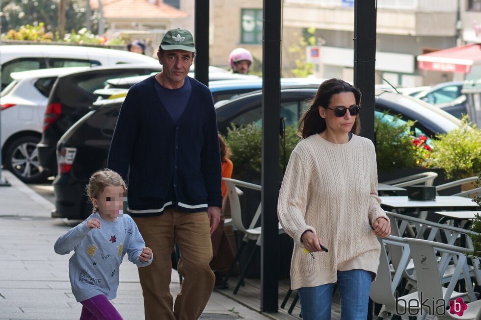 Alessandro Lequio con María Palacio y su hija Ginevra Ena en Pontevedra