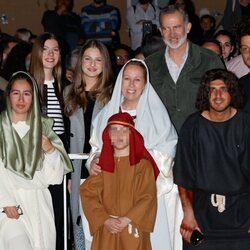 Los Reyes Felipe y Letizia con sus hijas la Princesa Leonor y la Infanta Sofía en la Semana Santa de Chinchón