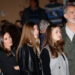 Los Reyes Felipe y Letizia y sus hijas la Princesa Leonor y la Infanta Sofía, muy pendientes de la Semana Santa de Chinchón