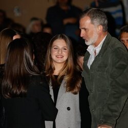 La Princesa Leonor sonríe junto al Rey Felipe VI en Chinchón