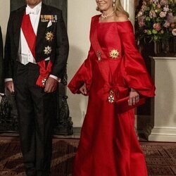 Máxima de Holanda con la tiara de la Reina Ana junto a Guillermo Alejandro de Holanda en el Palacio Real de Amsterdam