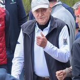 El Rey Juan Carlos antes de subirse al barco en la primera jornada de Copa de Vela