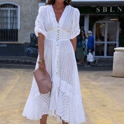 Lourdes Montes acudiendo a un desfile en Sevilla