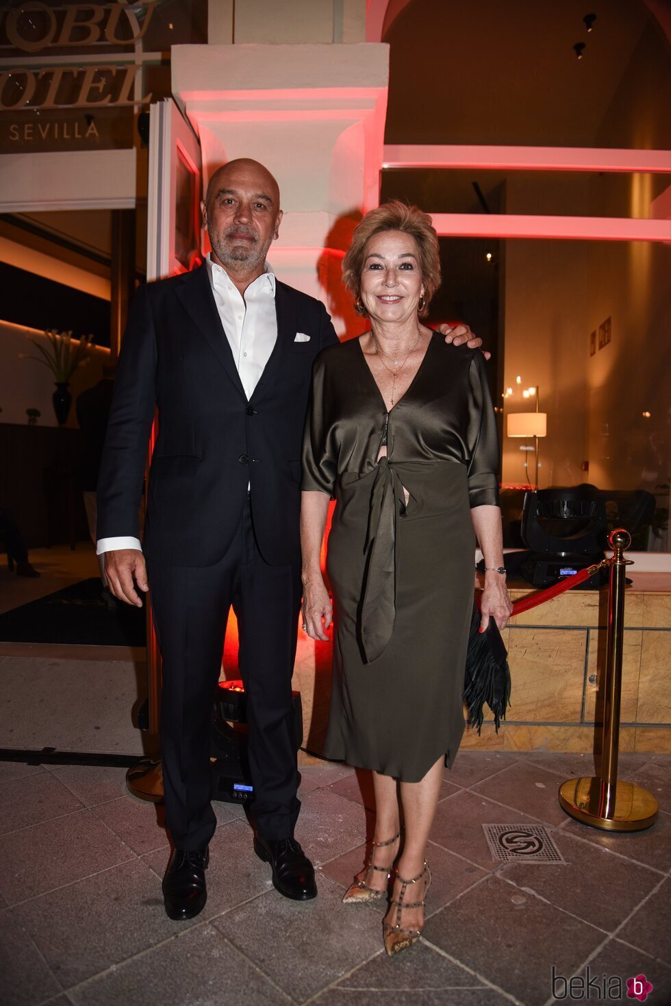 Ana Rosa Quintana y Juan Muñoz en la inauguración de un hotel