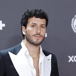 Primer plano de Sebastián Yatra en los Premios Platino 2023