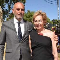 Ana Rosa Quintana y su marido Juan Muñoz en la Feria de Abril de Sevilla 2023