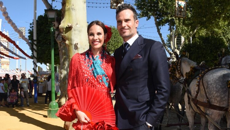 Jessica Bueno con Pablo Marqués en la Feria de Abril de Sevilla 2023