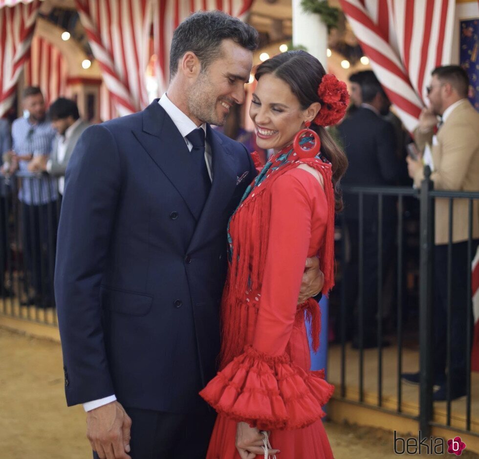 Pablo Marqués y Jessica Bueno, enamorados en la Feria de Abril de Sevilla 2023