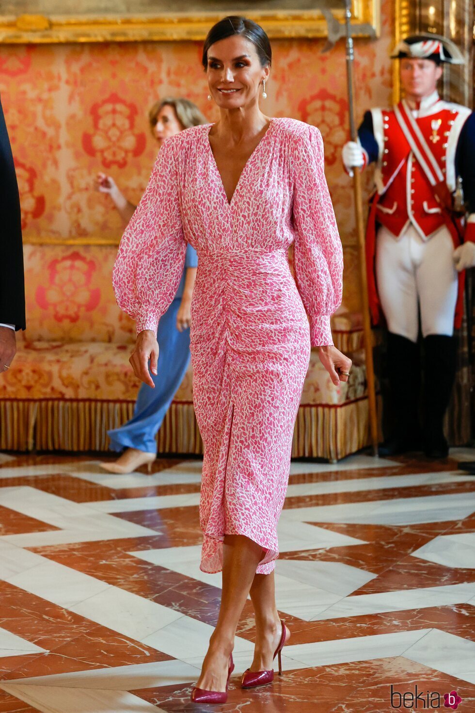 La Reina Letizia, muy sonriente en el almuerzo por el Premio Cervantes 2022