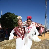 Teresa Andrés Gonzalvo y Marta Lozano en la Feria de Abril de Sevilla 2023