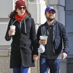 Daniel Radcliffe y Erin Darke dando un paseo por Nueva York