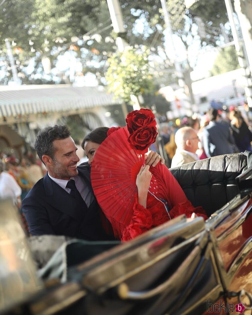 Jessica Bueno y Pablo Marqués, acaramelados en la Feria de Abril de Sevilla 2023