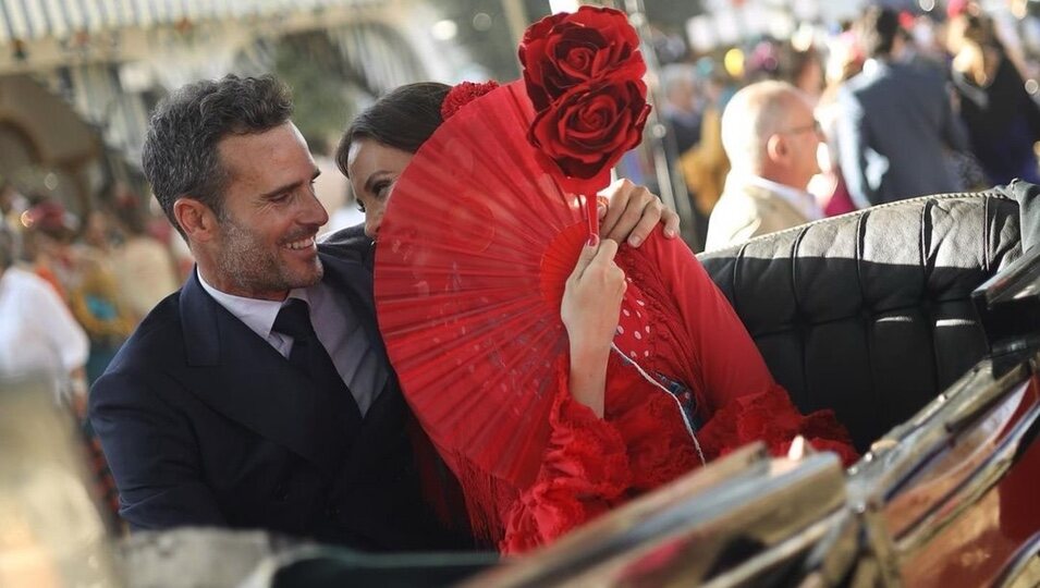 Jessica Bueno y Pablo Marqués, acaramelados en la Feria de Abril de Sevilla 2023