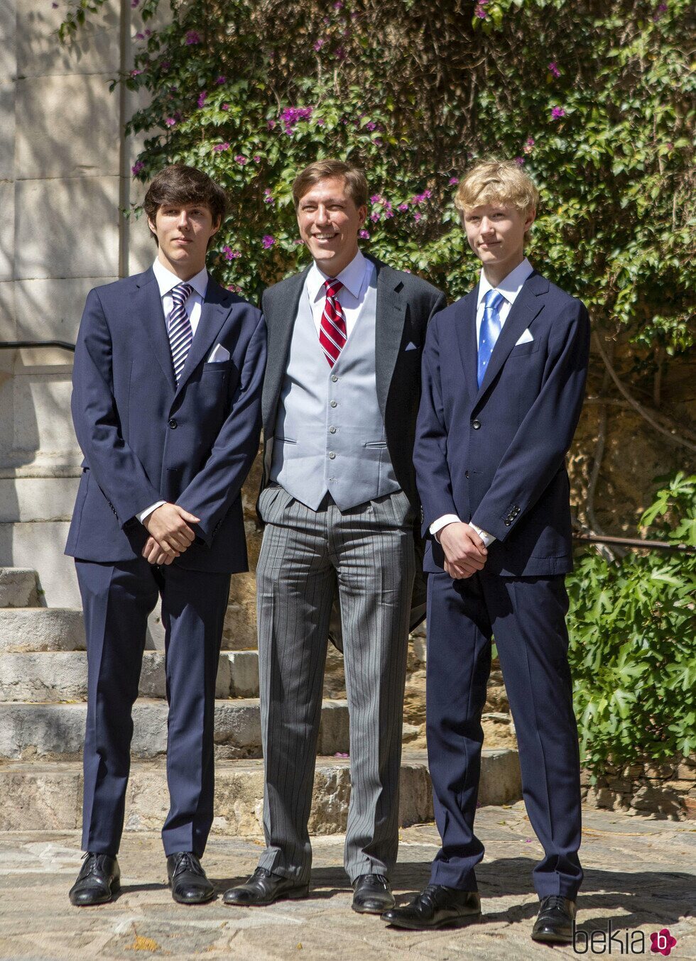 El Príncipe Louis de Luxemburgo con sus hijos Gabriel y Noah en la boda religiosa de la Princesa Alexandra de Luxemburgo y Nicolas Bagory