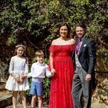 El Príncipe Félix de Luxemburgo, su mujer Claire y sus hijos Amalia y Liam en la boda religiosa de la Princesa Alexandra de Luxemburgo y Nicolas Bagory