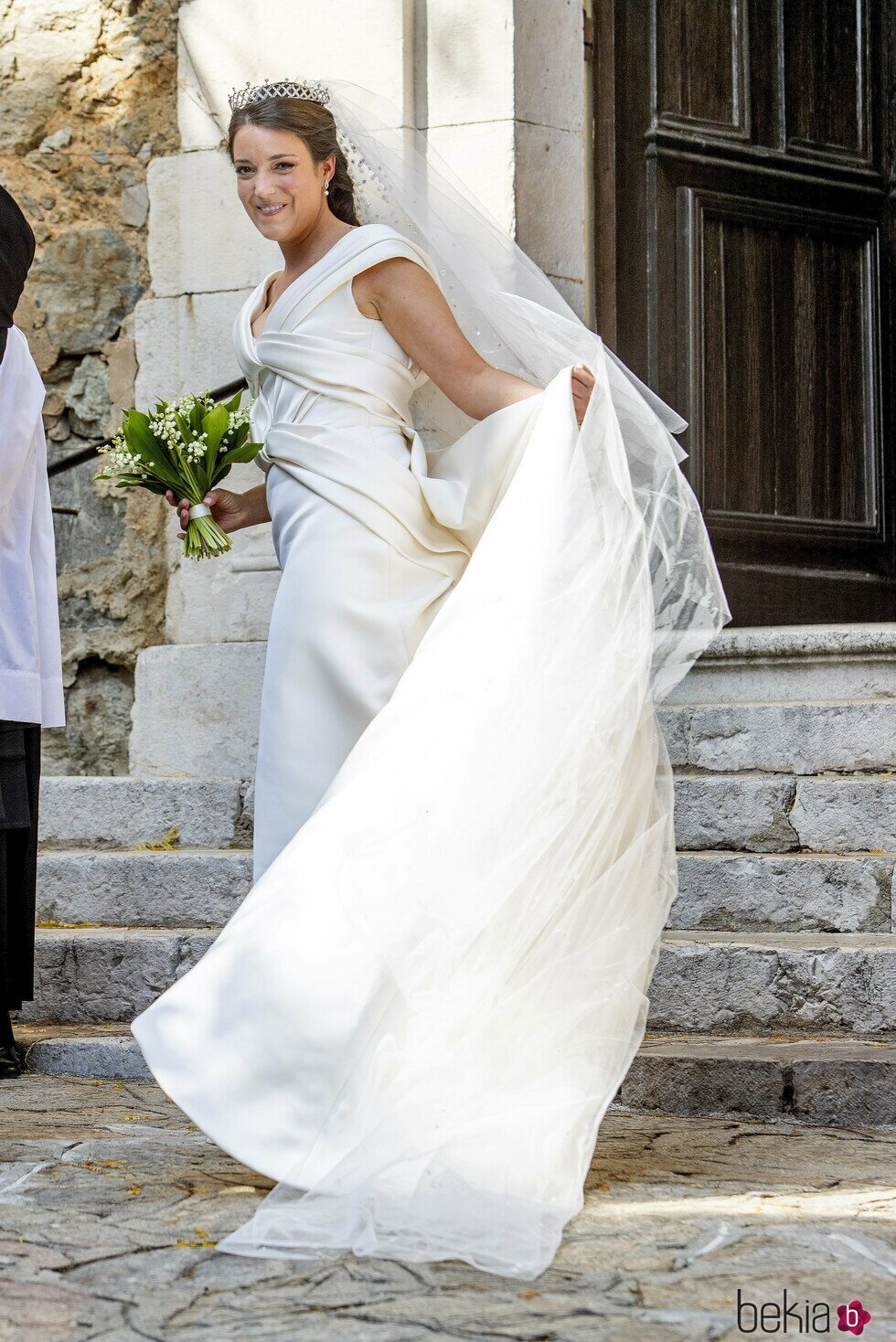 La Princesa Alexandra de Luxemburgo llegando a su boda religiosa con Nicolas Bagory