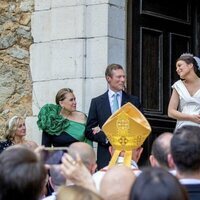 La Princesa Alexandra de Luxemburgo y su marido Nicolas Bagory junto a los Grandes Duques de Luxemburgo tras su boda religiosa