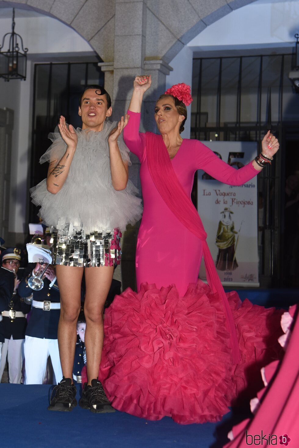 Rocío Carrasco junto a José Perea en el desfile que ella ha presentado