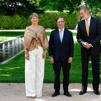 Los Reyes Felipe y Letizia y Gustavo Petro y Verónica Alcocer en los jardines de La Zarzuela