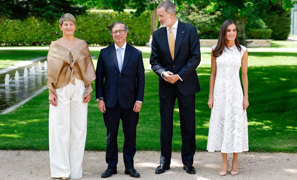 Los Reyes Felipe y Letizia y Gustavo Petro y Verónica Alcocer en los jardines de La Zarzuela