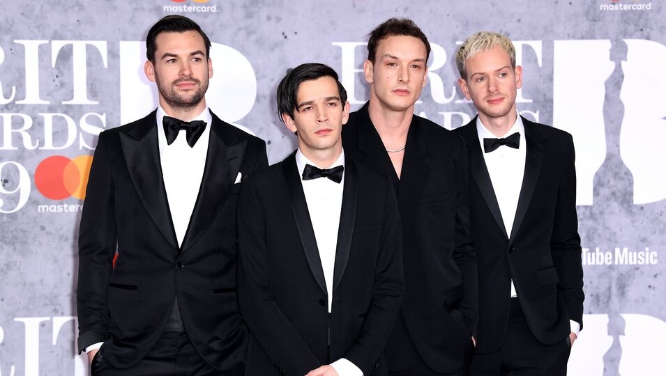 La banda The 1975 en los Brit Awards 2019