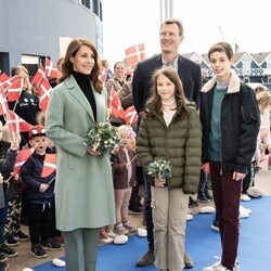 Joaquín y Marie de Dinamarca y sus hijos Henrik y Athena en el 30 aniversario del acuario Kattegatcentre