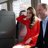 El Príncipe Guillermo y Kate Middleton en el Metro de Londres