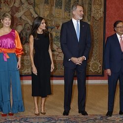 Los Reyes Felipe y Letizia y Gustavo Petro y Verónica Alcocer en la recepción del Presidente de Colombia a los Reyes de España