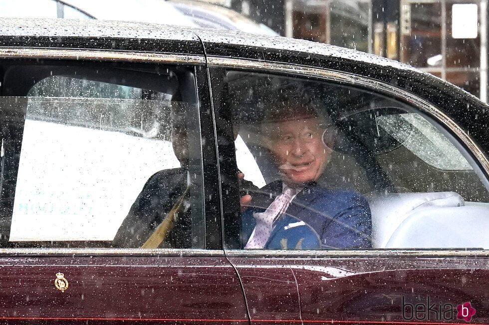 Carlos III en el último ensayo de la coronación