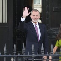 Los Reyes Felipe y Letizia antes de la recepción previa a la coronación