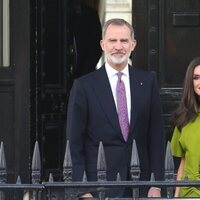 Los Reyes Felipe y Letizia, camino a la recepción previa a la coronación